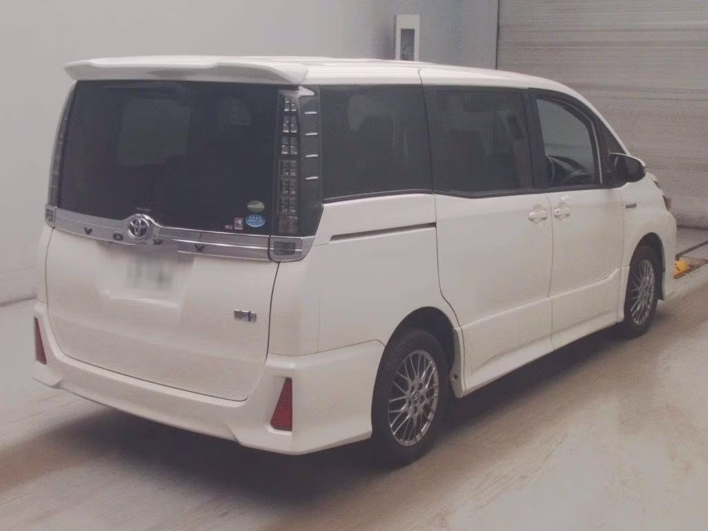 TOYOTA VOXY