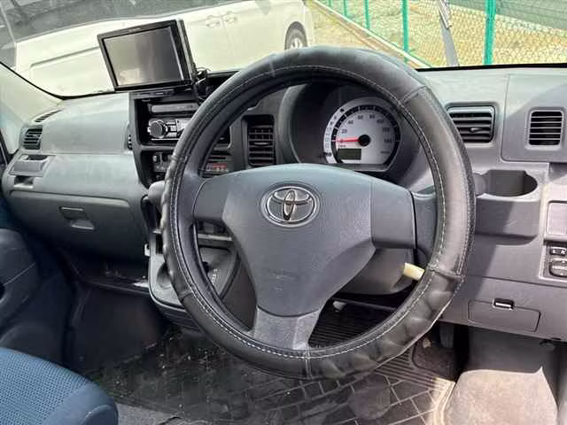 TOYOTA PIXIS VAN