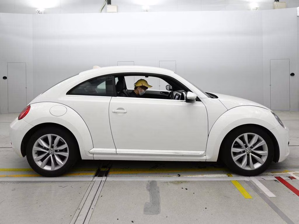 VOLKSWAGEN BEETLE