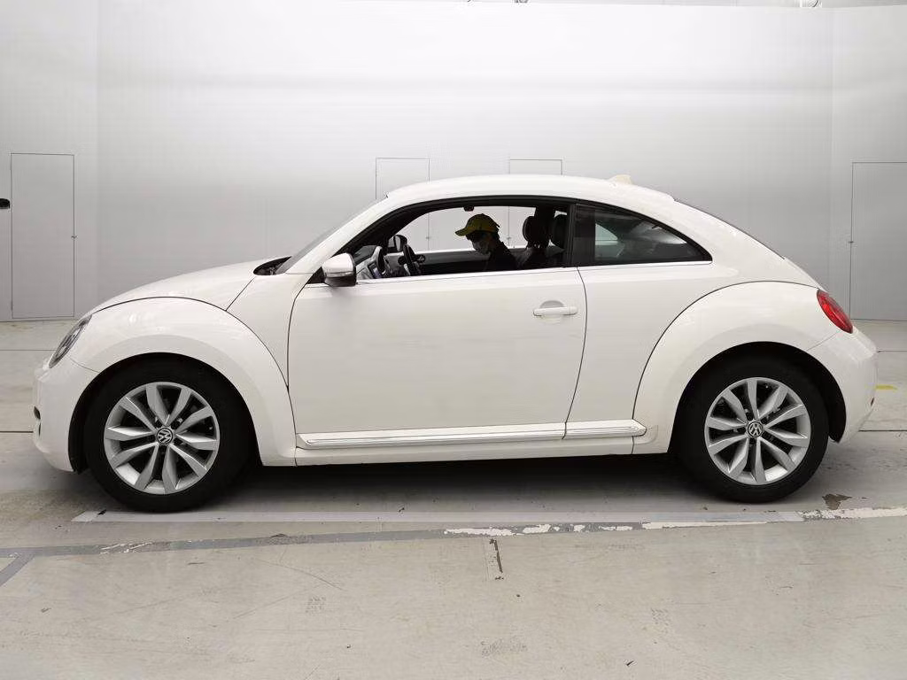 VOLKSWAGEN BEETLE