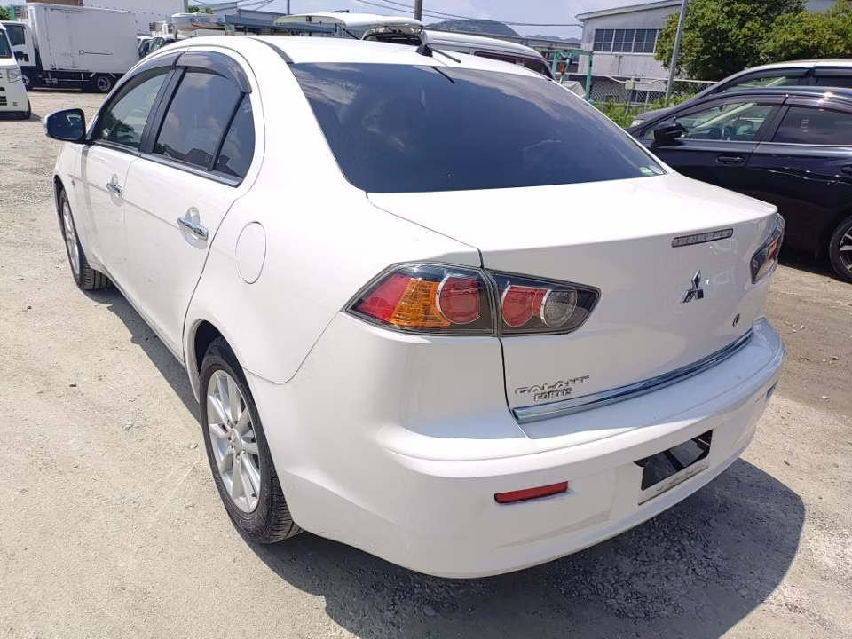 MITSUBISHI GALANT FORTIS
