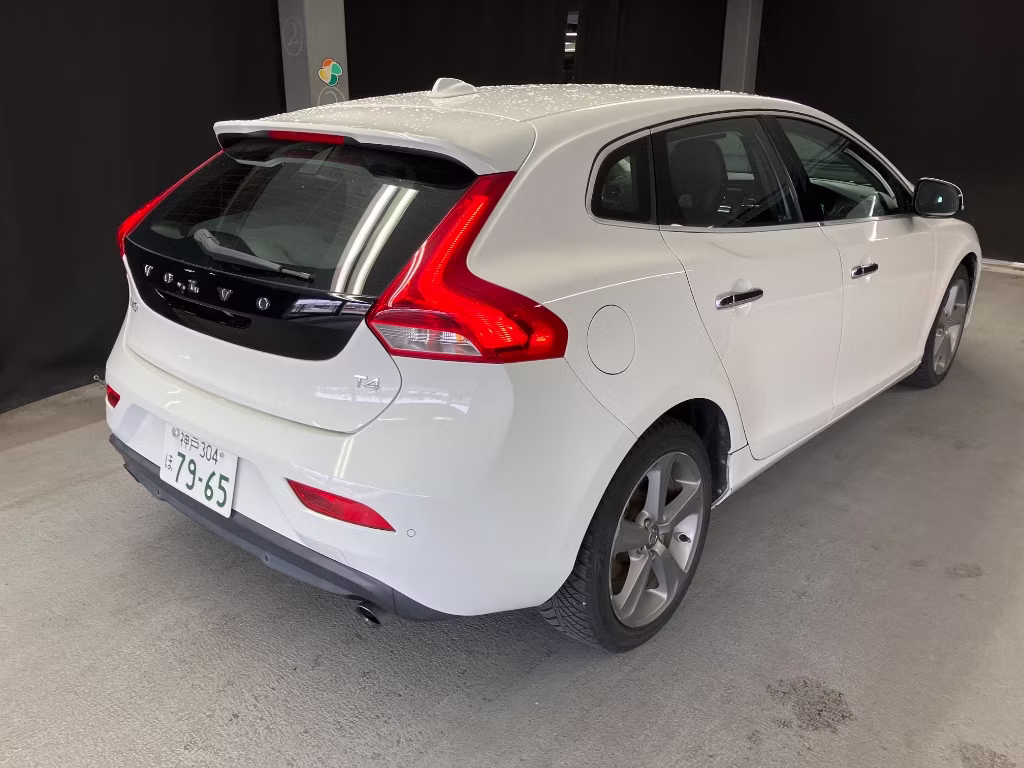 VOLVO V40