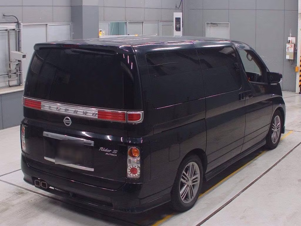 NISSAN ELGRAND