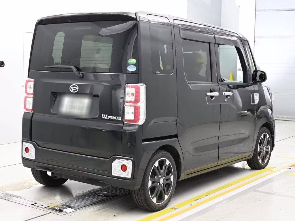 DAIHATSU WAKE