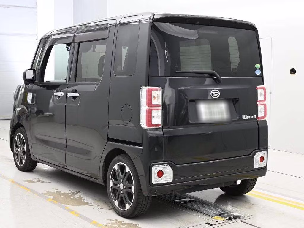 DAIHATSU WAKE