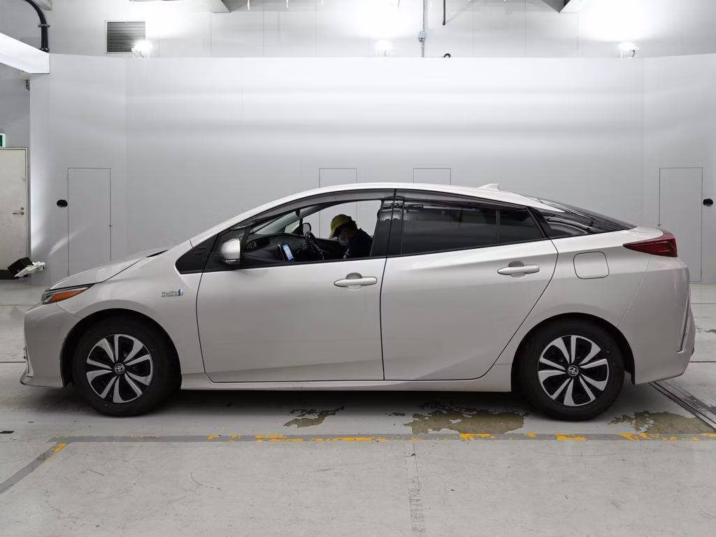 TOYOTA PRIUS PHV
