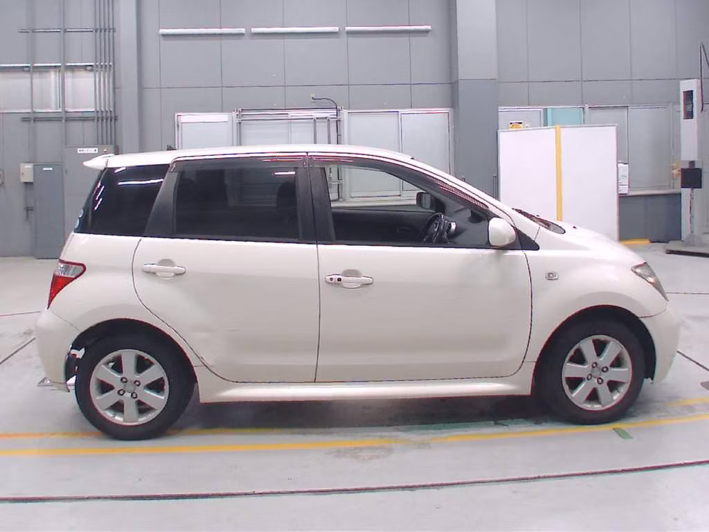 TOYOTA IST