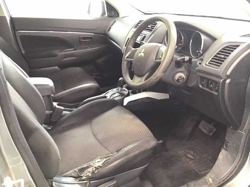 MITSUBISHI RVR