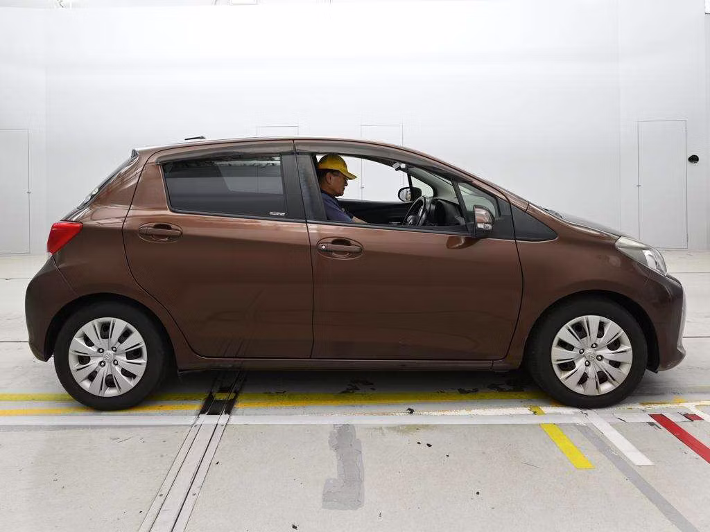TOYOTA VITZ