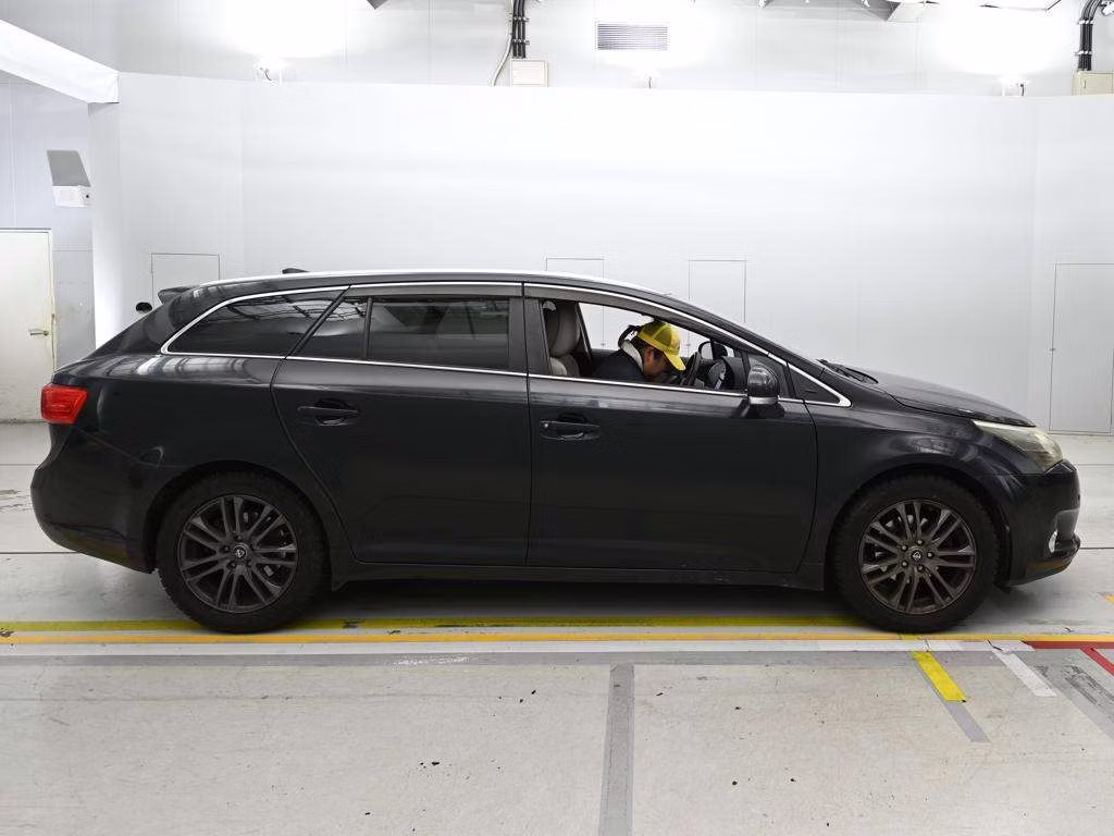 TOYOTA AVENSIS