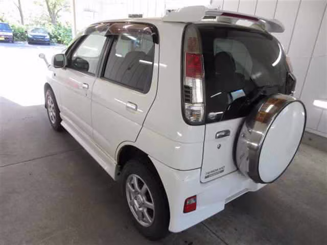 DAIHATSU TERIOS KID