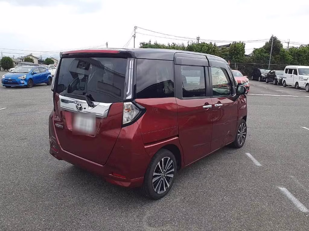 TOYOTA ROOMY