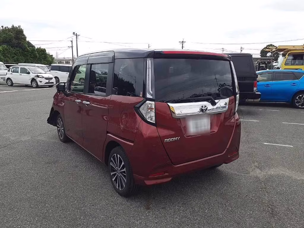 TOYOTA ROOMY