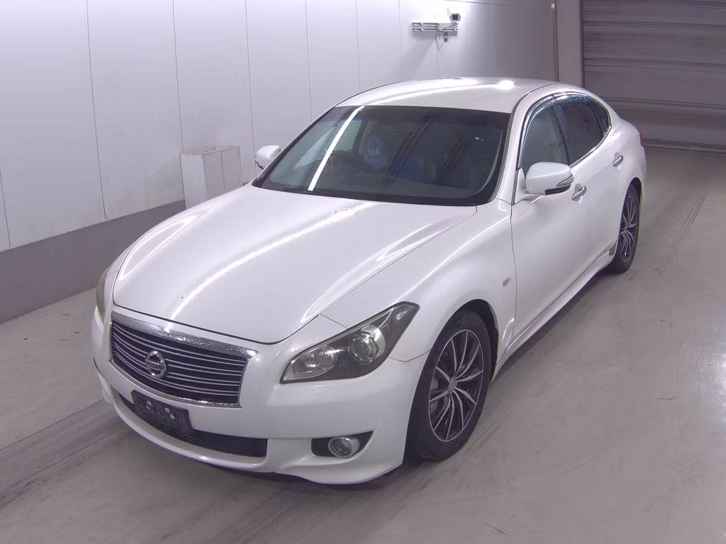 NISSAN FUGA