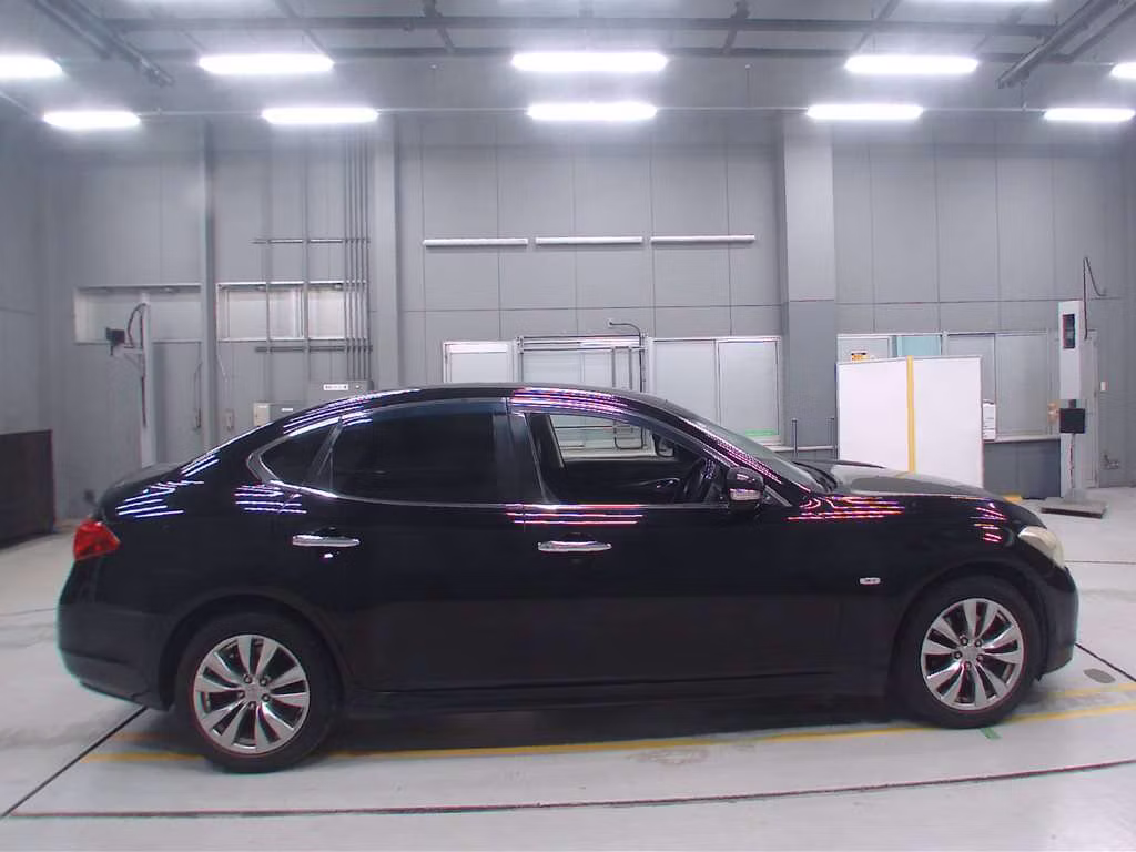NISSAN FUGA