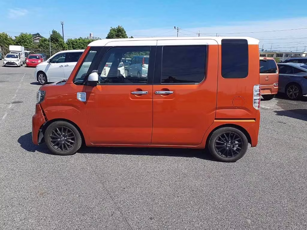 DAIHATSU WAKE