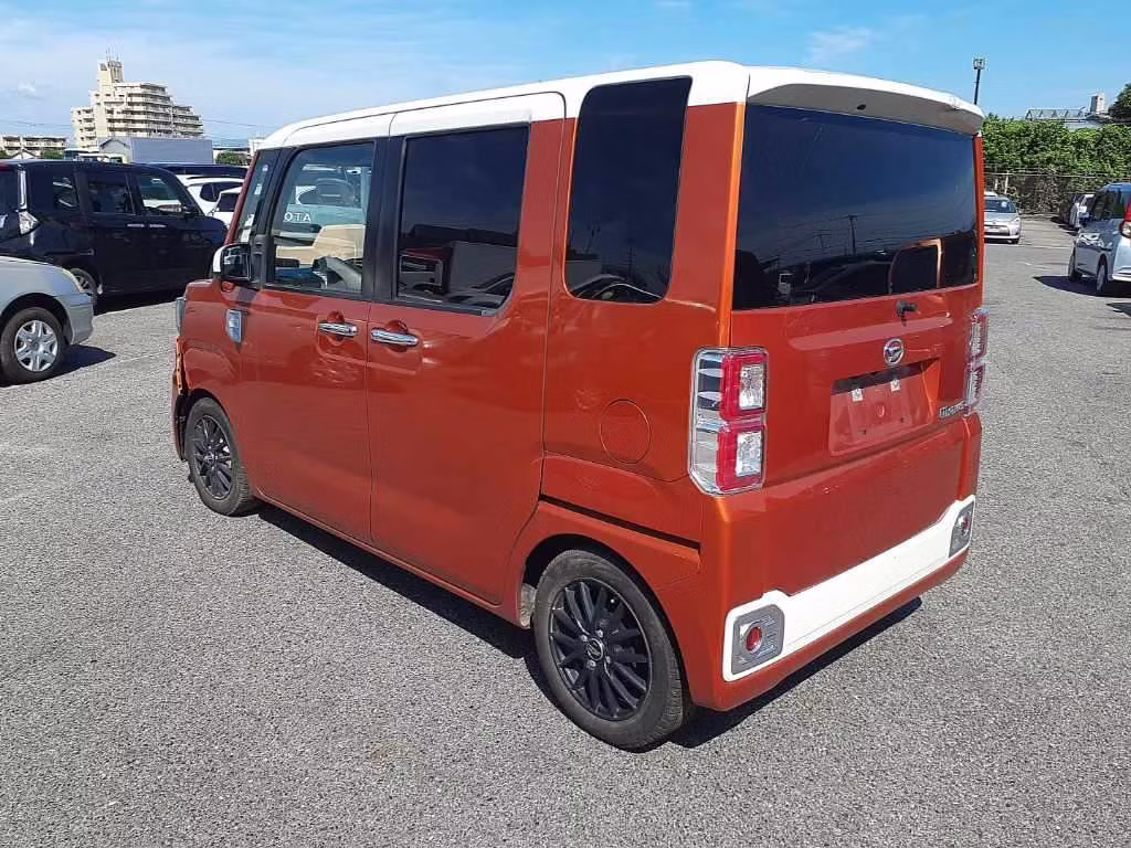 DAIHATSU WAKE