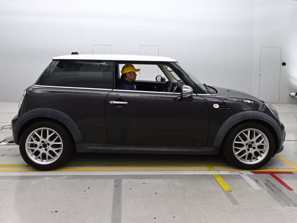 MINI HATCH