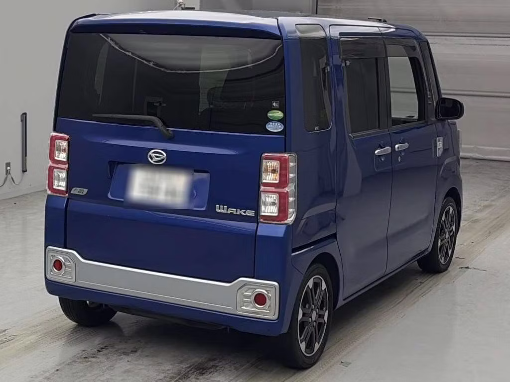 DAIHATSU WAKE