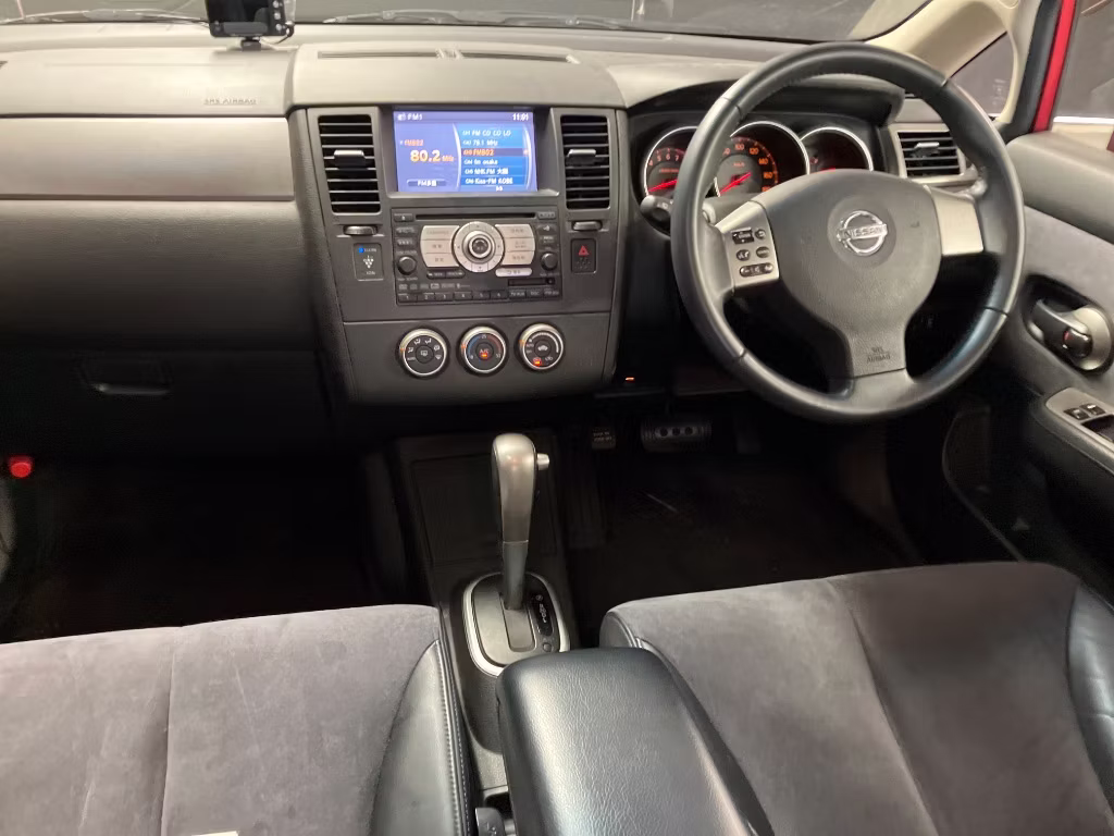NISSAN TIIDA