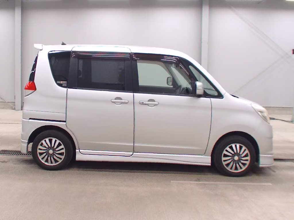 MITSUBISHI DELICA D:2
