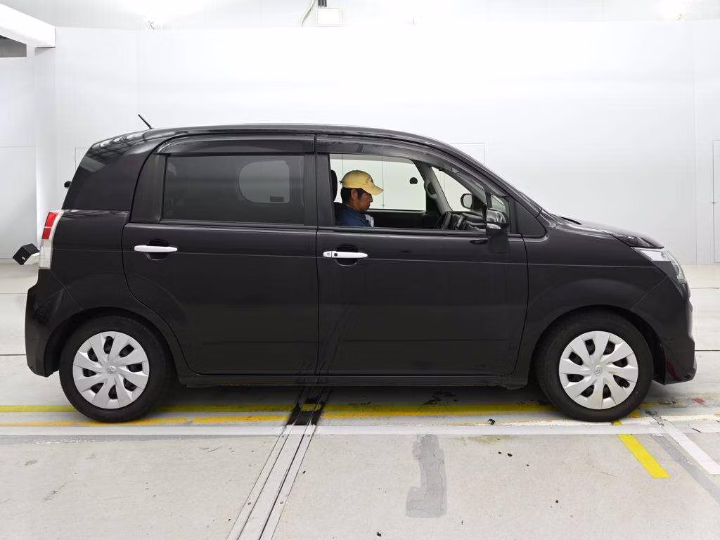 TOYOTA SPADE
