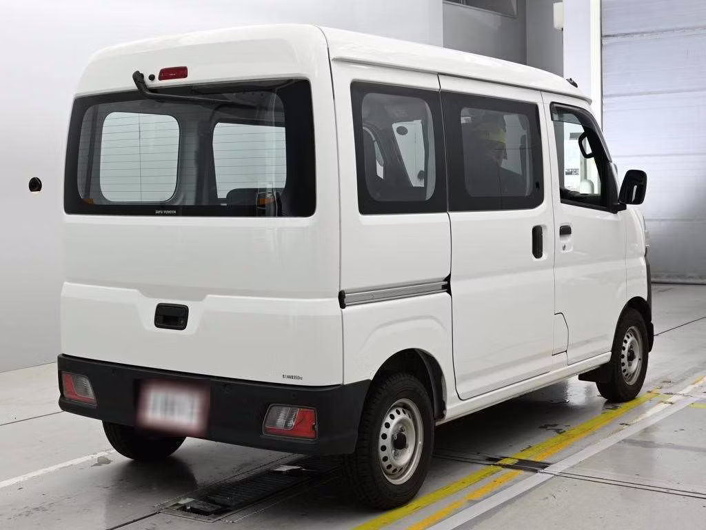 TOYOTA PIXIS VAN