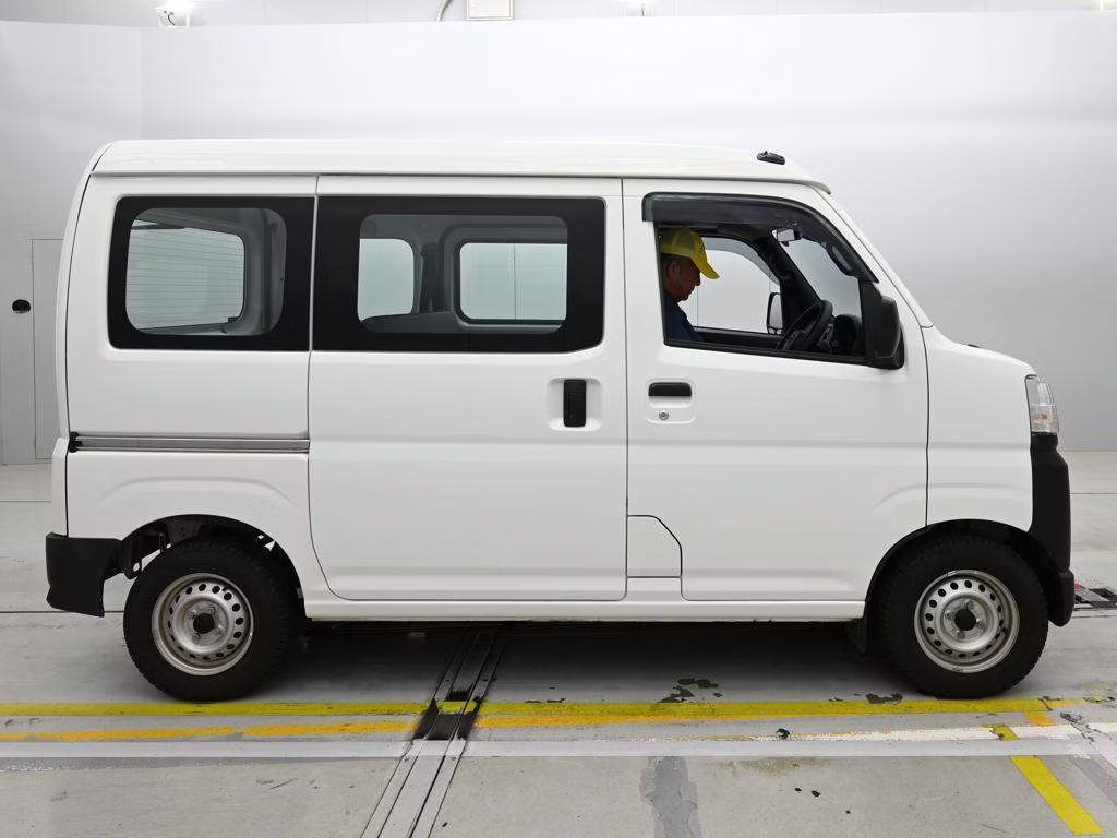 TOYOTA PIXIS VAN