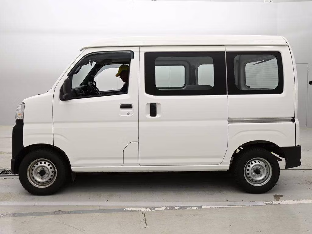 TOYOTA PIXIS VAN