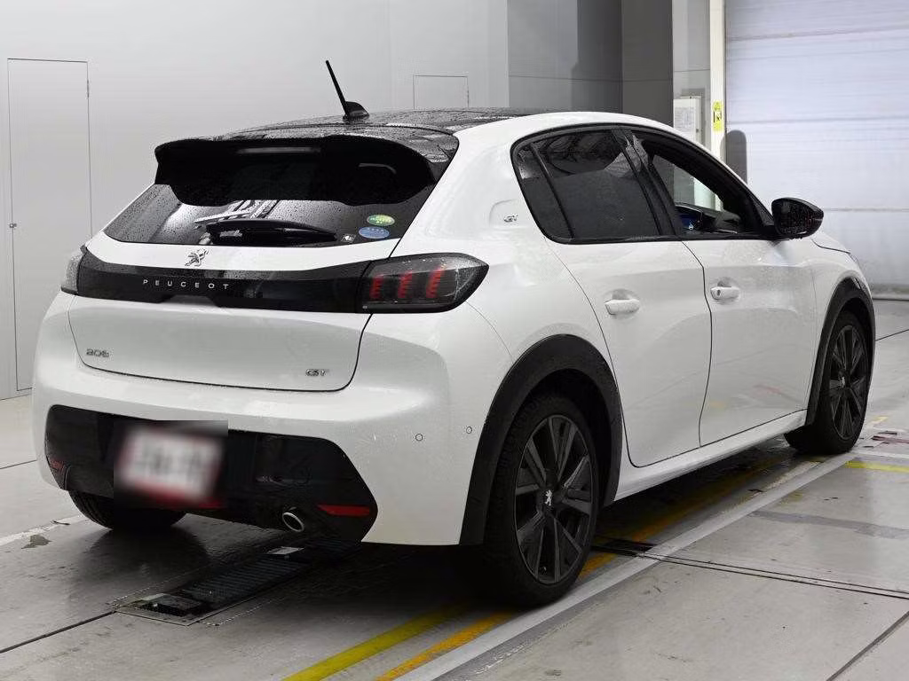 PEUGEOT 208