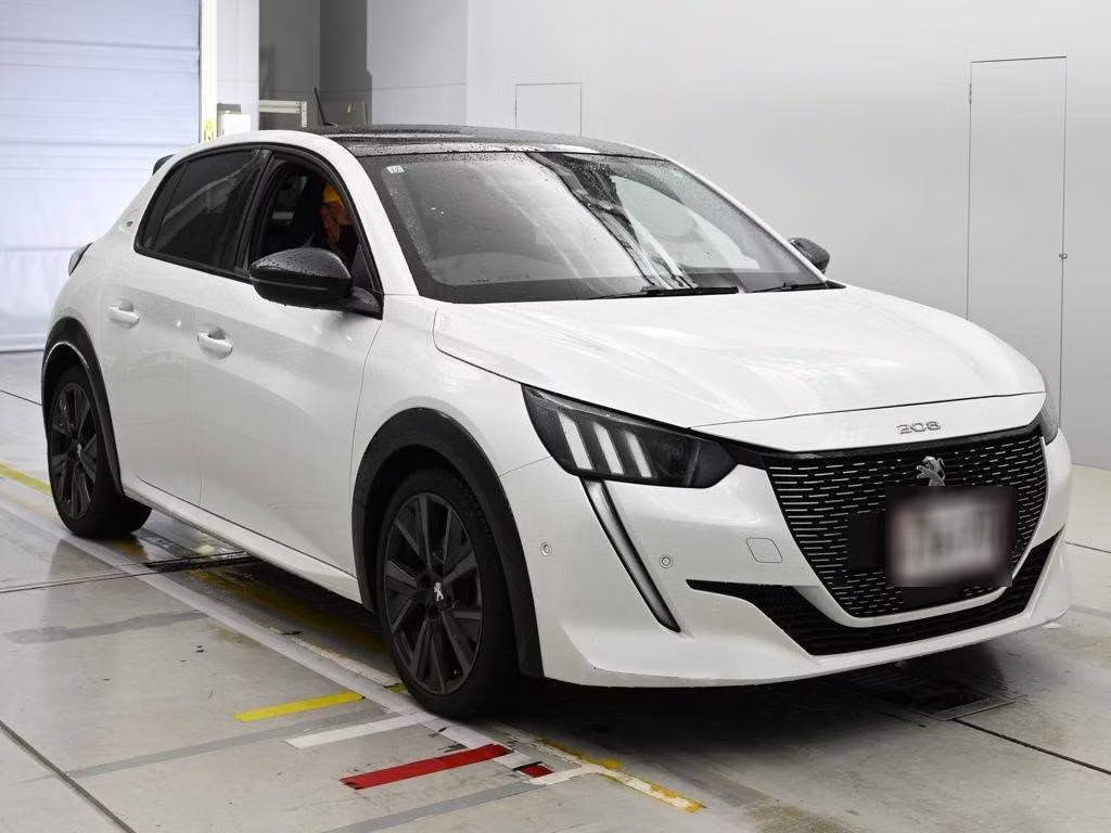 PEUGEOT 208