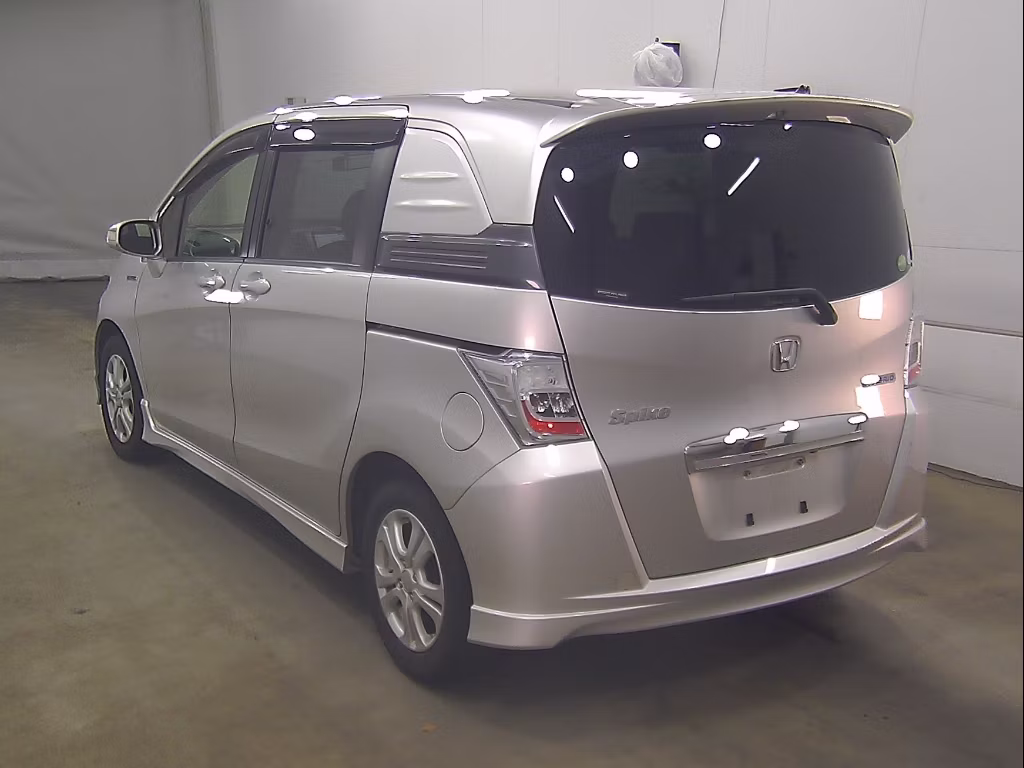 HONDA FREED SPIKE
