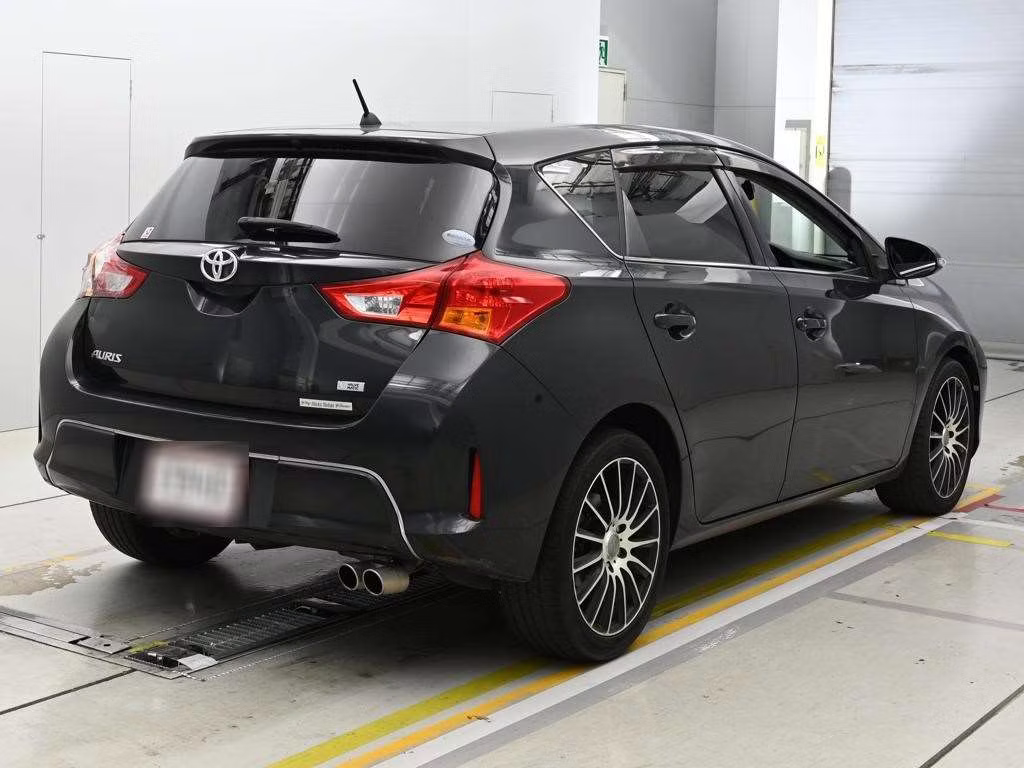 TOYOTA AURIS