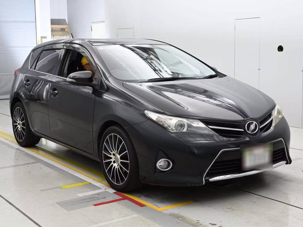 TOYOTA AURIS