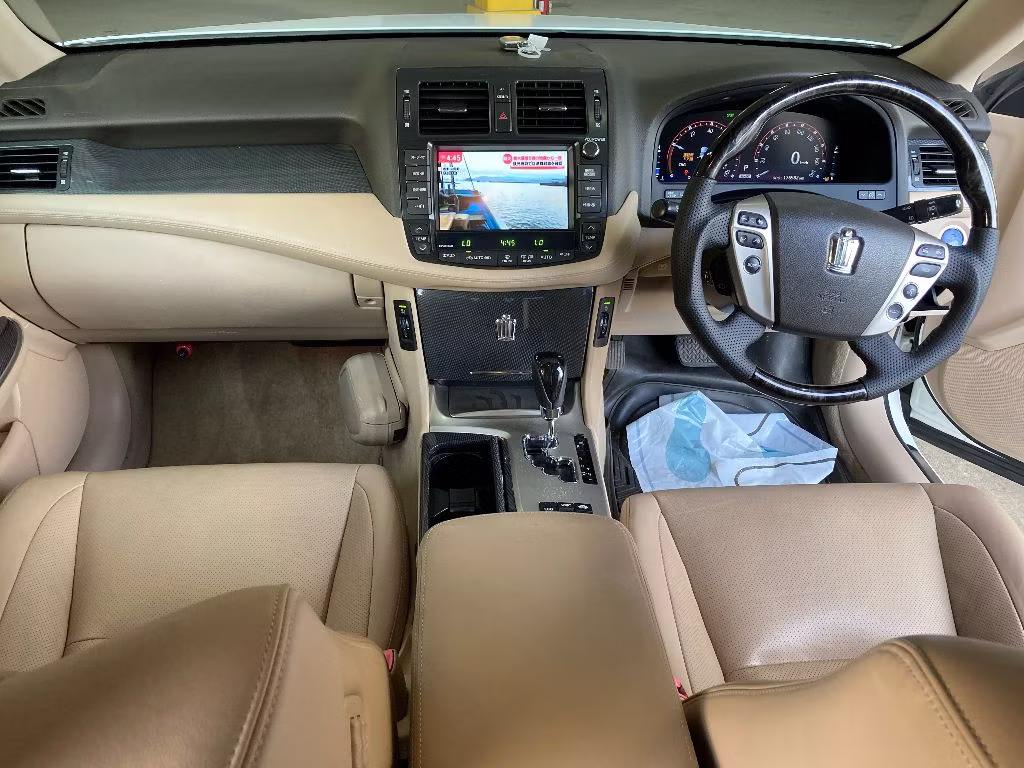 TOYOTA CROWN
