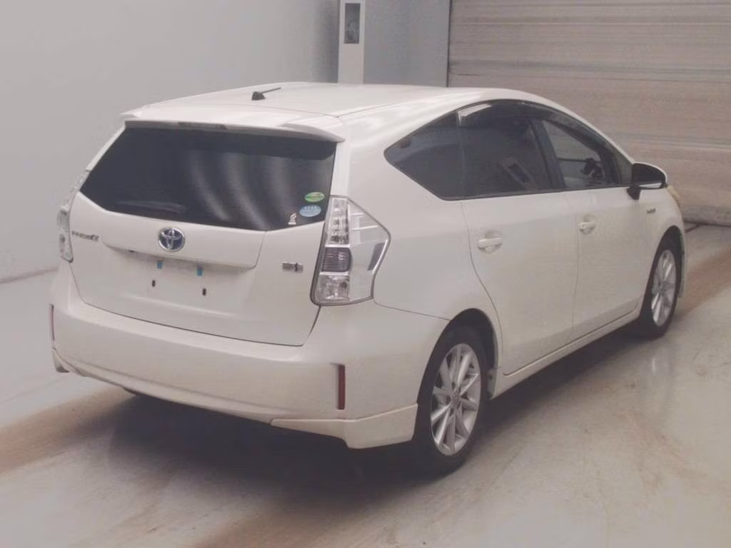 TOYOTA PRIUS ALPHA