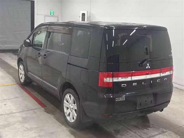 MITSUBISHI DELICA D:5