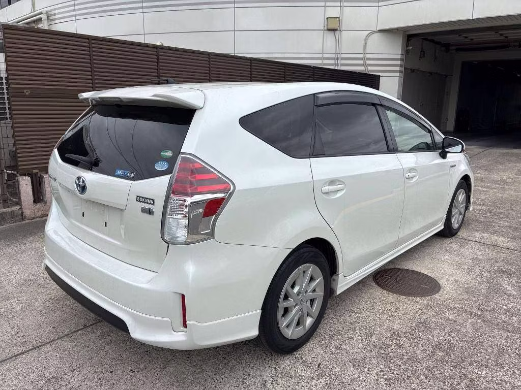 TOYOTA PRIUS ALPHA