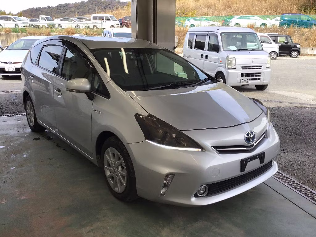 TOYOTA PRIUS ALPHA