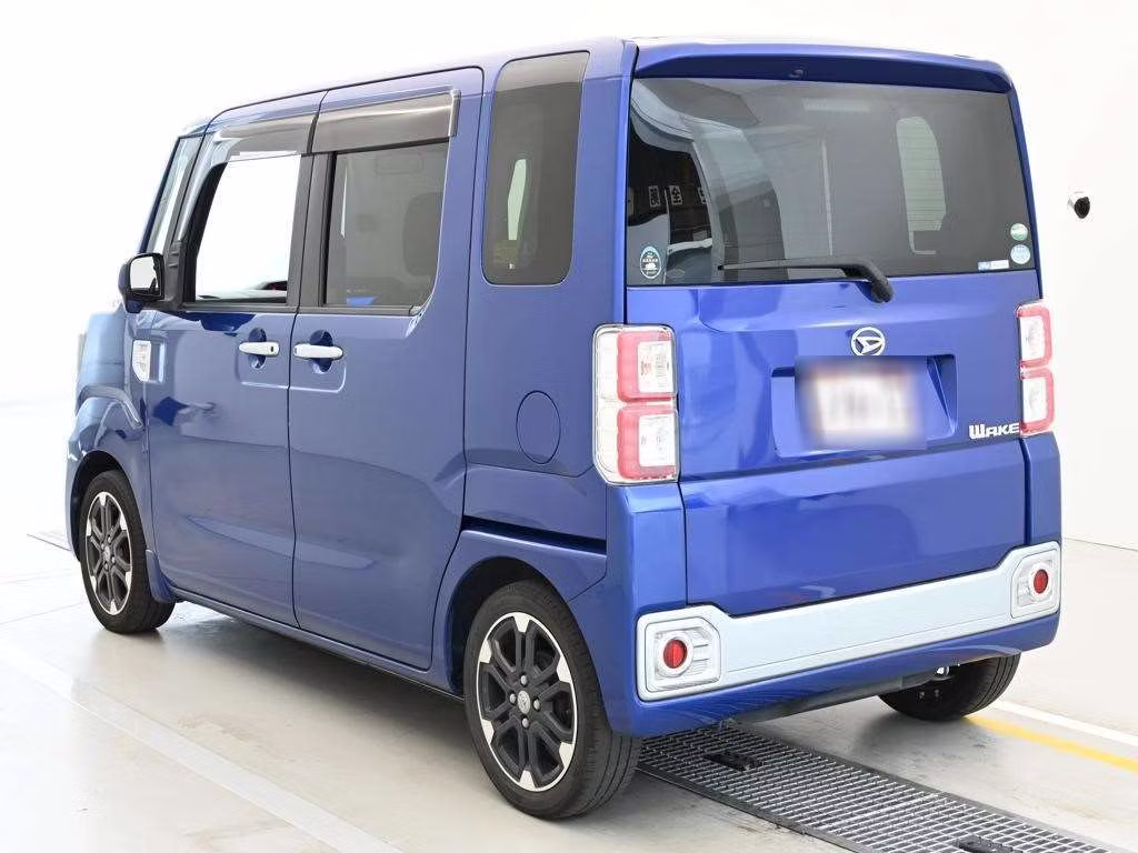DAIHATSU WAKE