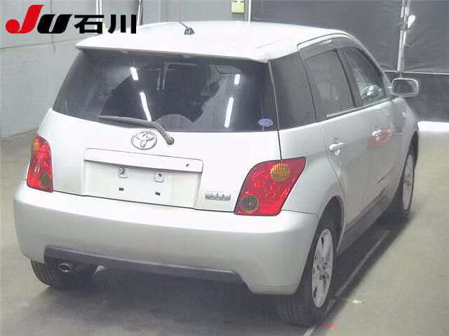 TOYOTA IST