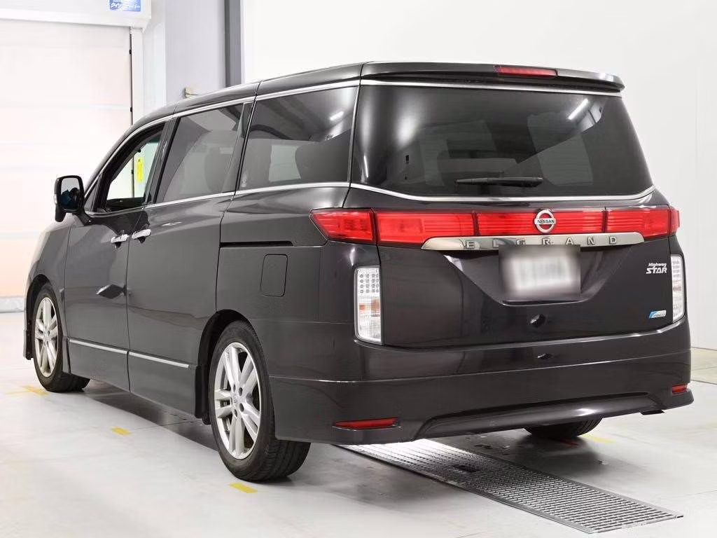 NISSAN ELGRAND