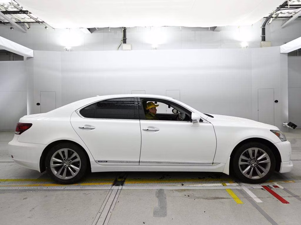 LEXUS LS600H