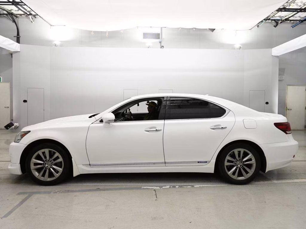 LEXUS LS600H
