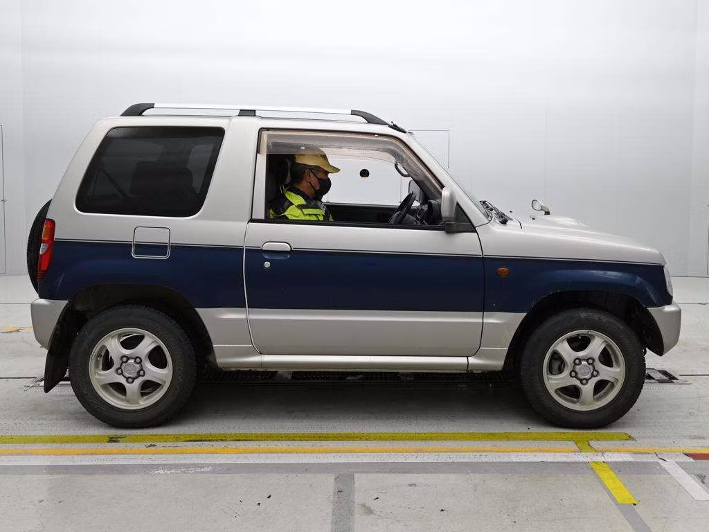 MITSUBISHI PAJERO MINI
