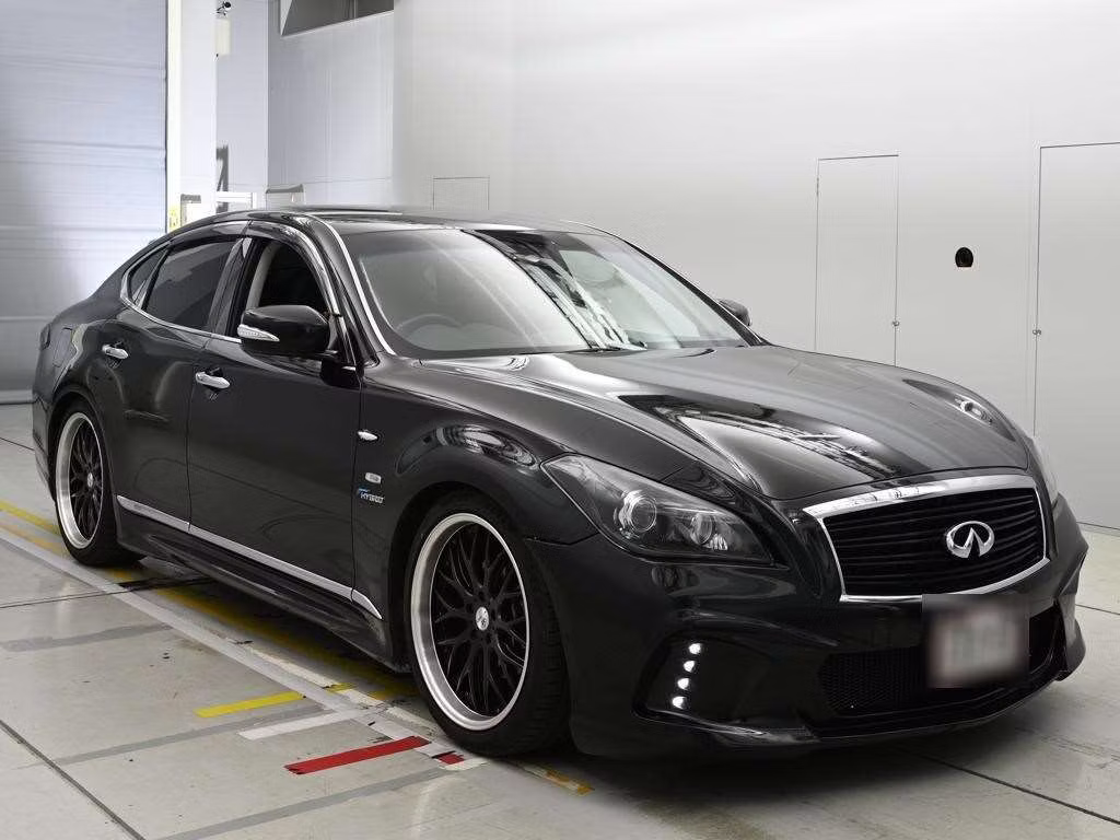 NISSAN FUGA