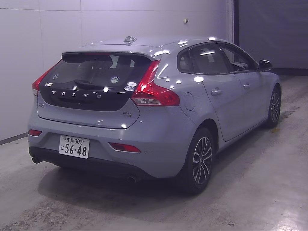 VOLVO V40
