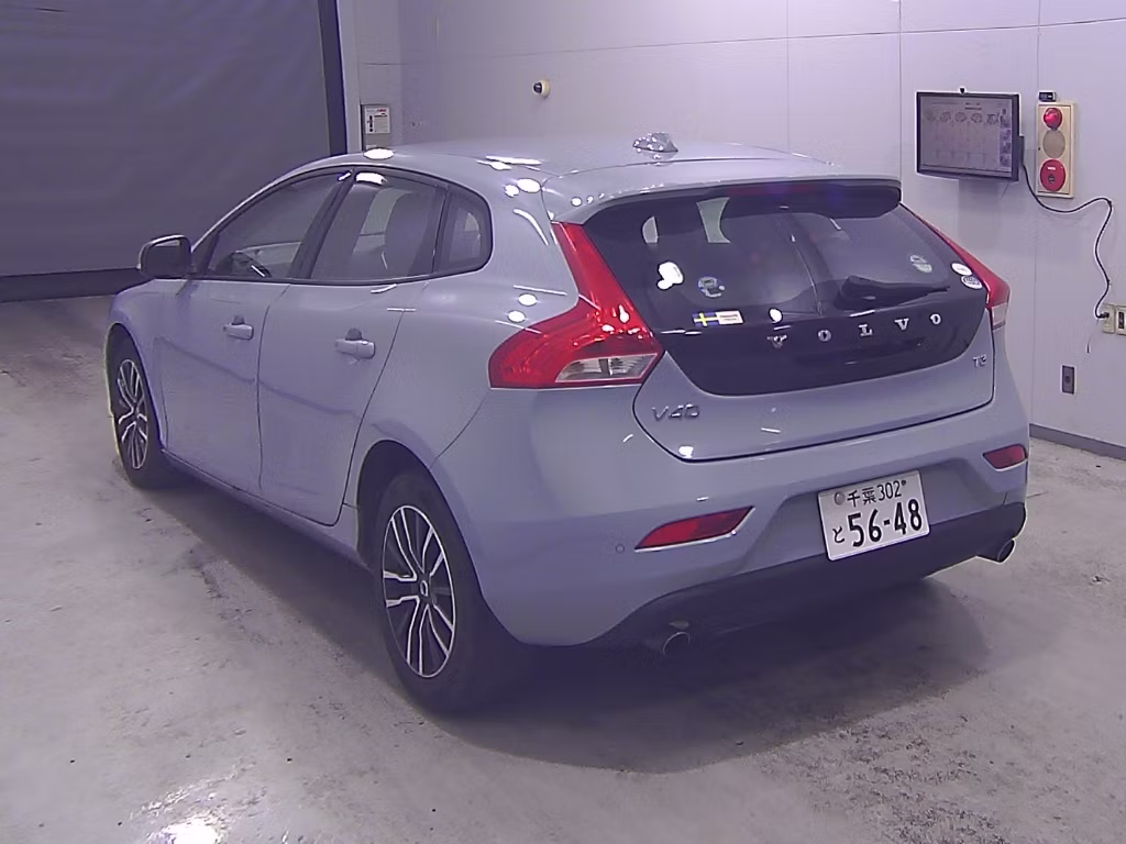 VOLVO V40