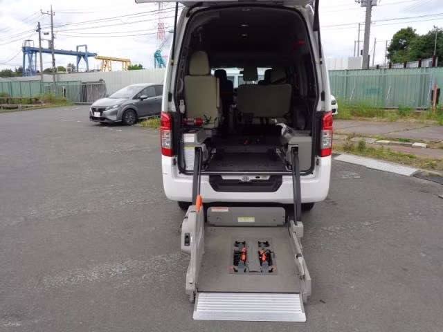 NISSAN NV350 CARAVAN