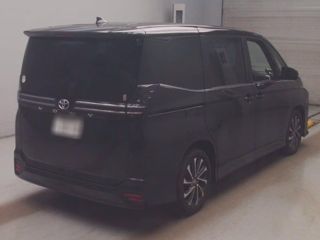 TOYOTA VOXY